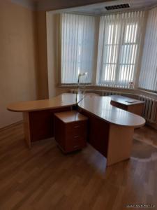 Pārdodam 2 biroja galdus ar 80% atlaidi.